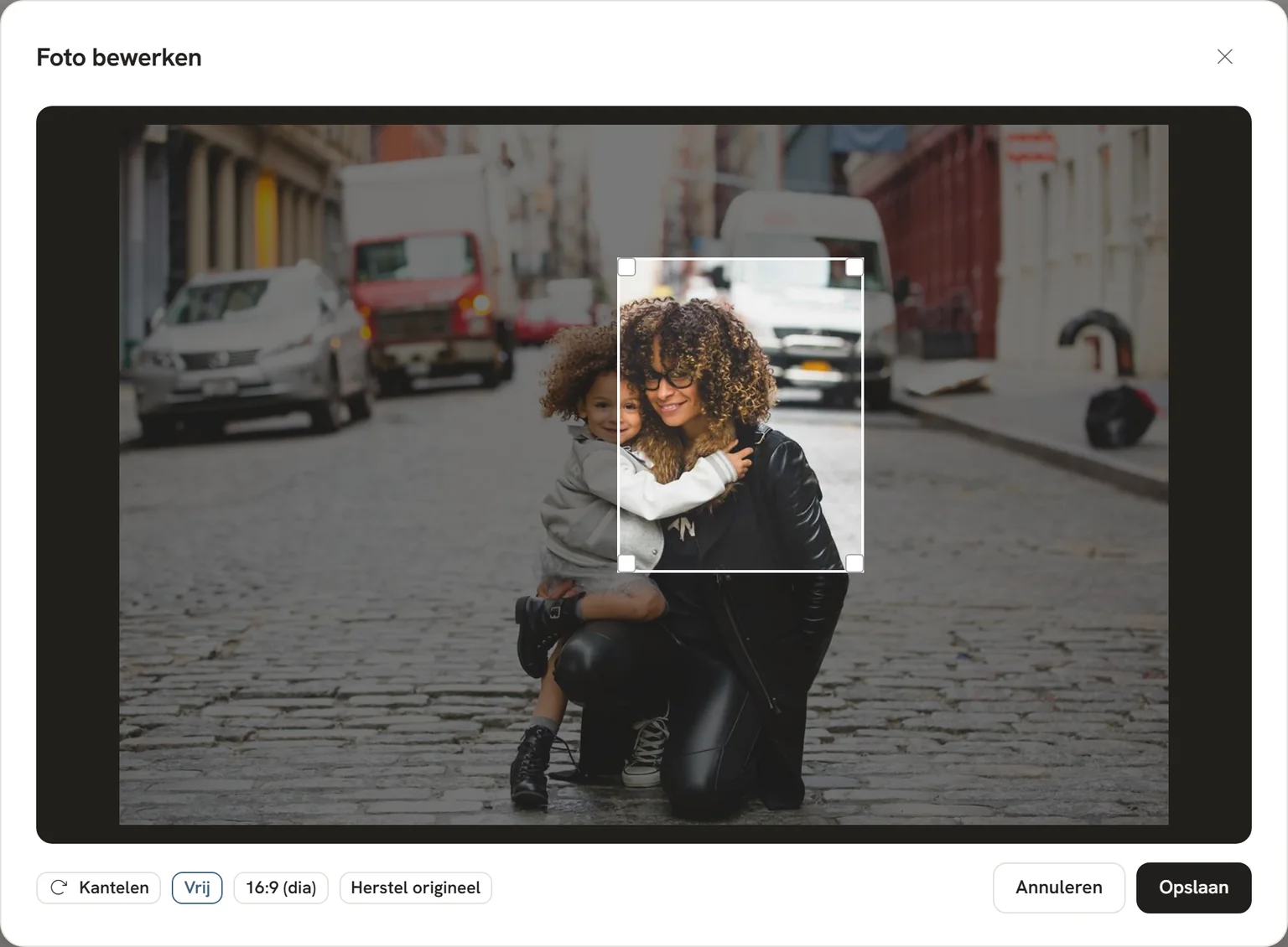 Rouwfoto uitsnijden in de tool voor een uitvaartpresentatie